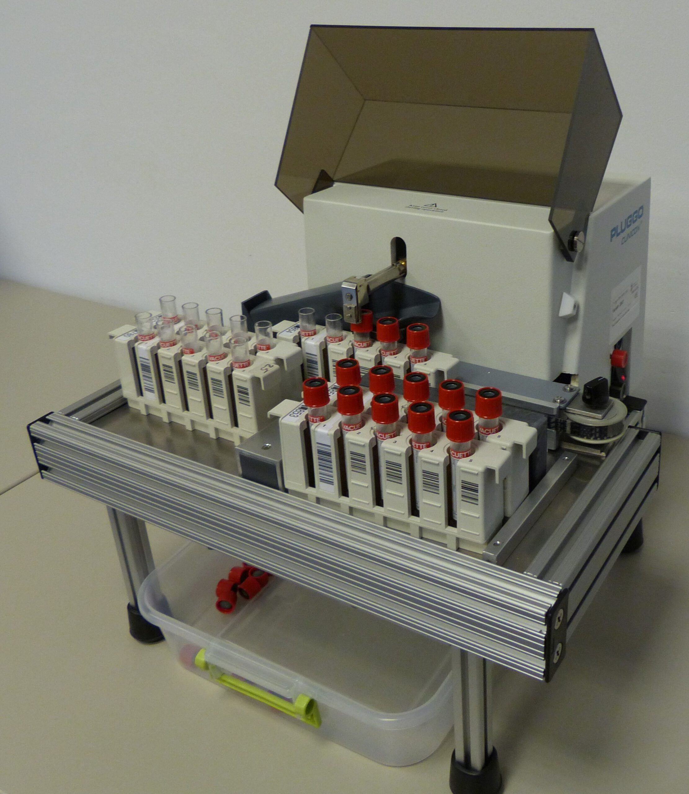 Picture of the decapper KapSafe showing different analyzer racks that can be handled by the device